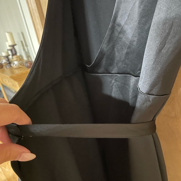 QUEEN B- Black wrap satin like maternity dress NWT - Picture 3 of 4